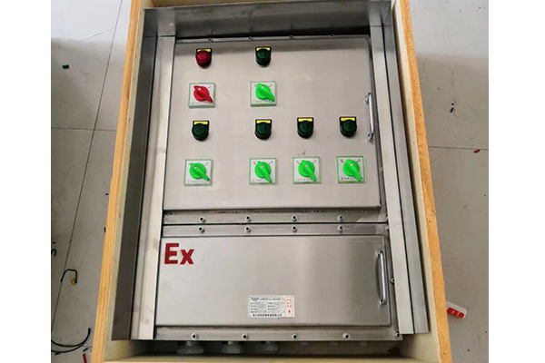 不銹鋼防爆配電箱，油庫房內防爆空調，控制電機正反轉控制箱。不銹鋼化工廠防爆配電箱